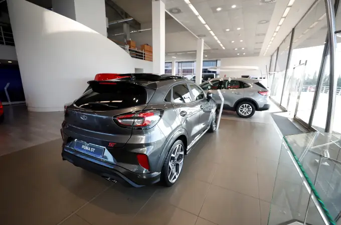 El parque de vehículos de renting aumenta un 2,7% en el primer semestre mientras las matriculaciones del sector se desploman un 13% El parque de vehículos de renting aumenta un 2,7% en el primer semestre mientras las matriculaciones del sector se desploman un 13%