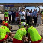 La presentación del Plan incluyó un simulacro de rescate en la playa pinatarense de Villananitos