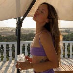 Grace Villarreal espectacular con un bikini retro.