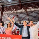 La ministra de Ciencia e Innovación, Diana Morant; la secretaria general del PSOE Valencia, Sandra Gómez; el presidente de la Generalitat valenciana, Ximo Puig; y el secretario General del PSPV-PSOE en la Provincia de Valencia, Carlos Fernández Bielsa; durante el acto con motivo del Día de la Rosa
