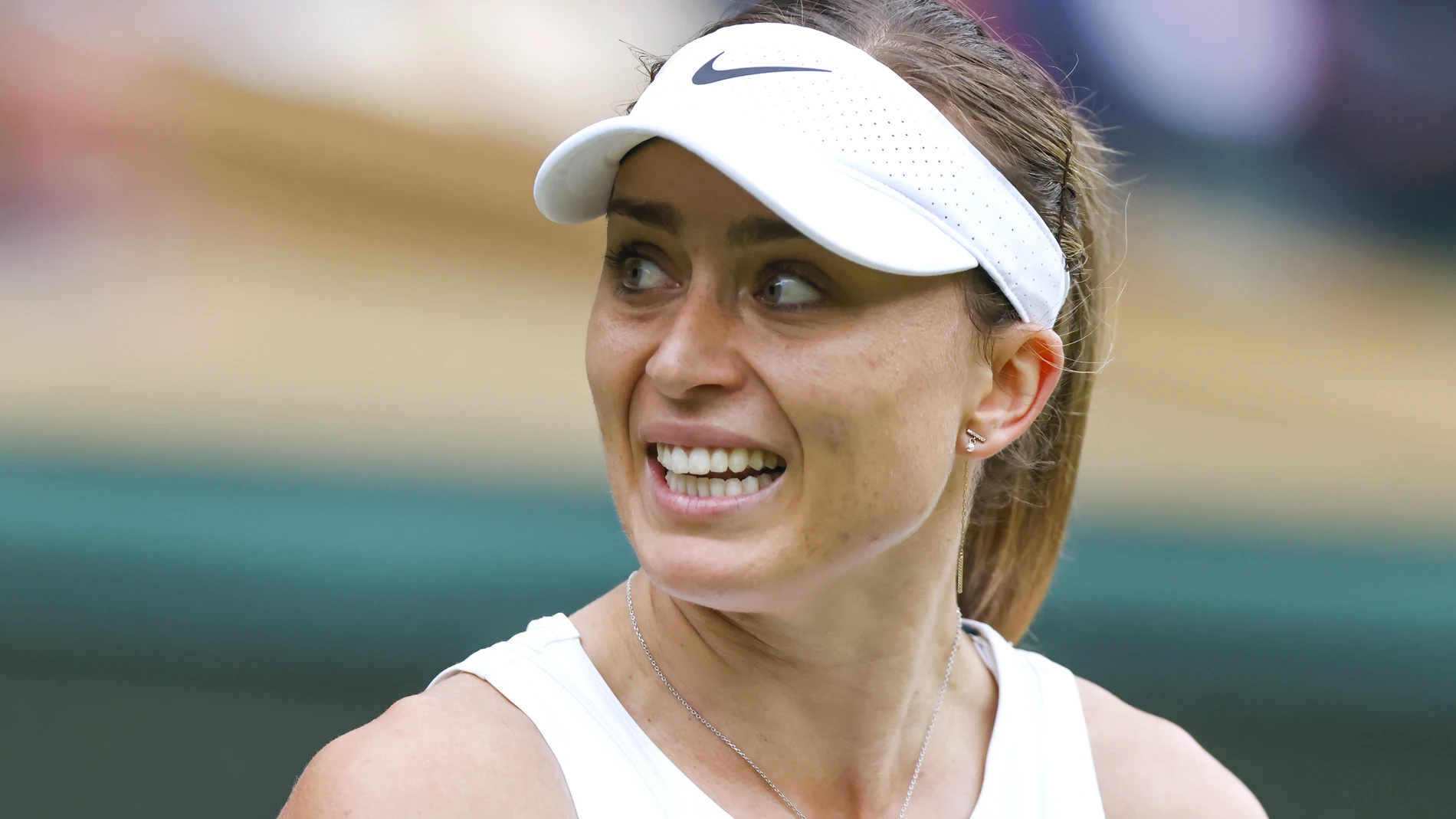 Paula Badosa, desesperada, mira a su palco en el partido ante Halep