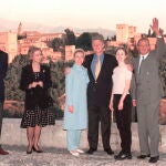 La familia Clinton junto a los Reyes y el príncipe de Asturias en la Alhambra de Granada.