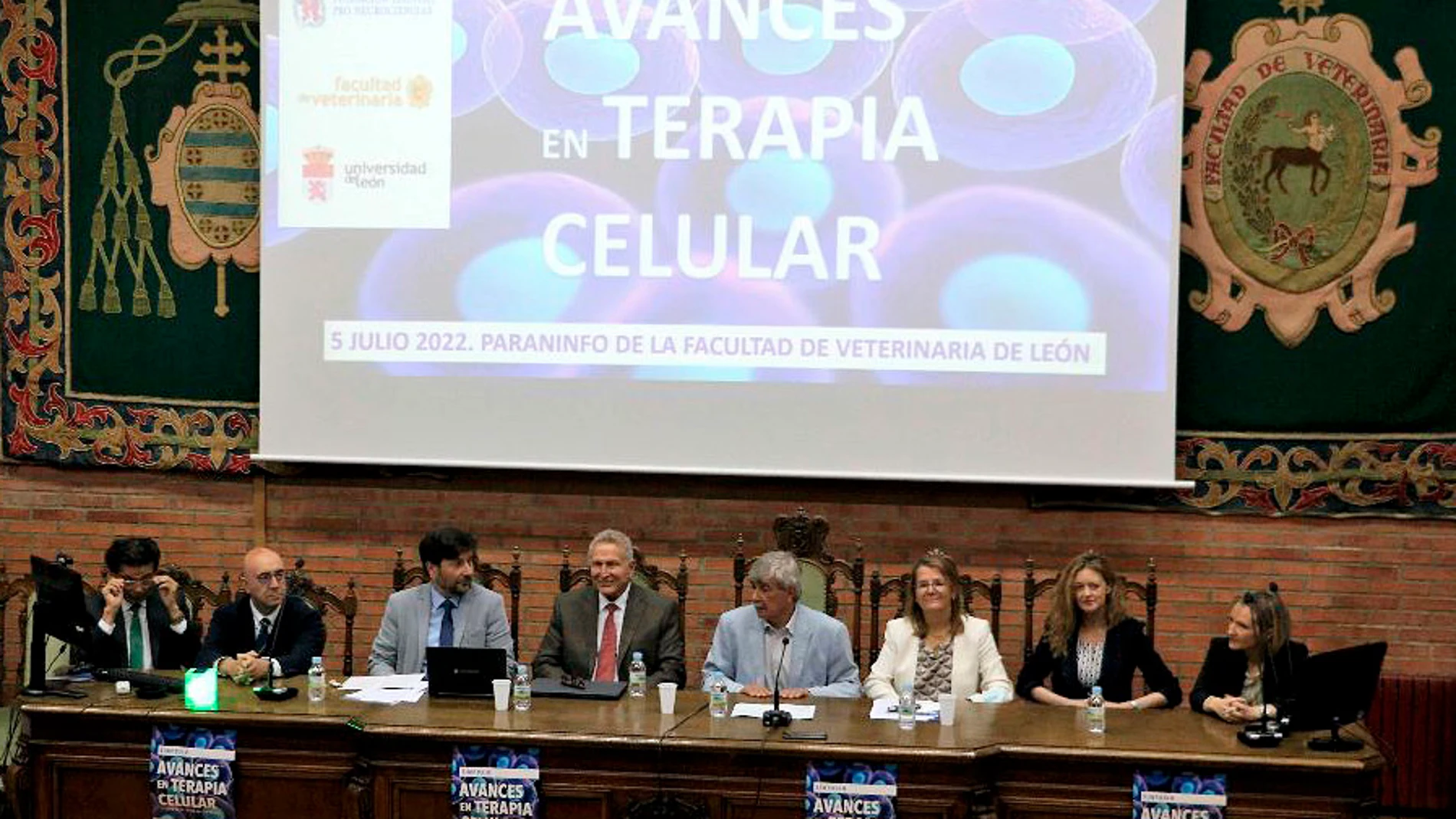 El científico Robert Sakstein, emérito de la Universidad de Harvard y vicerrector de la Universidad Internacional de Florida, participa en el Simposio sobre Avances en Terapia Celular que se celebra en la Universidad de León