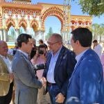 El nuevo rector de la UCO, Manuel Torralbo, saluda al presidente de la Junta de Andalucía, Juanma Moreno, durante un encuenrro en la pasada Feria de Nuestra Señora de la Salud de Córdoba. EUROPA PRESS