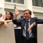 La delegada de Cultura, Turismo y Deporte del Ayuntamiento de Madrid, Andrea Levy y el alcalde de Madrid, José Luis Martínez-Almeida