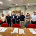 El presidente, José María Albarracín, con los líderes de los sindicatos mayoritarios, Antonio Jiménez (UGT) y Santiago Navarro (CCOO), y el presidente de Proyecto Hombre, Tomás Zamora, tras firmar el acuerdo con el objetivo de colaborar en la prevención de adicciones en el entorno laboral