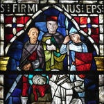 Una vidriera de la iglesia de Roncesvalles, que ilustra el degüello de San Fermín de Amiens | Dominio Público