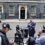 Periodistas a las puertas de Downing Street, residencia oficial del primer ministro Boris Johnson