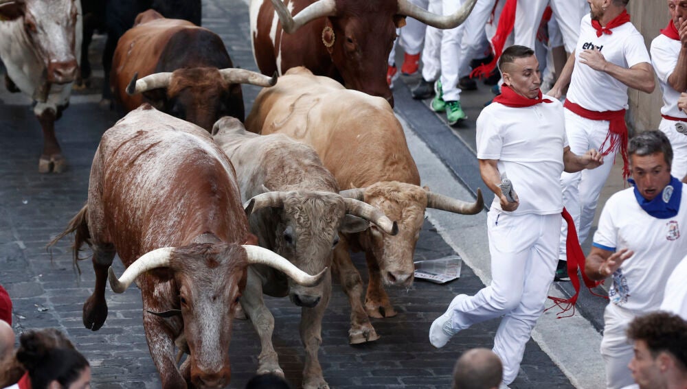 PAMPLONA, 07/07/2022.-Imagen del encierro de hoy en Pamplona