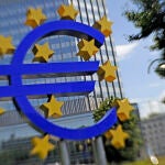 Escultura gigante del euro en Fráncfort