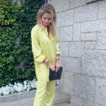 Amelia Bono con look de rebajas de Massimo Dutti.