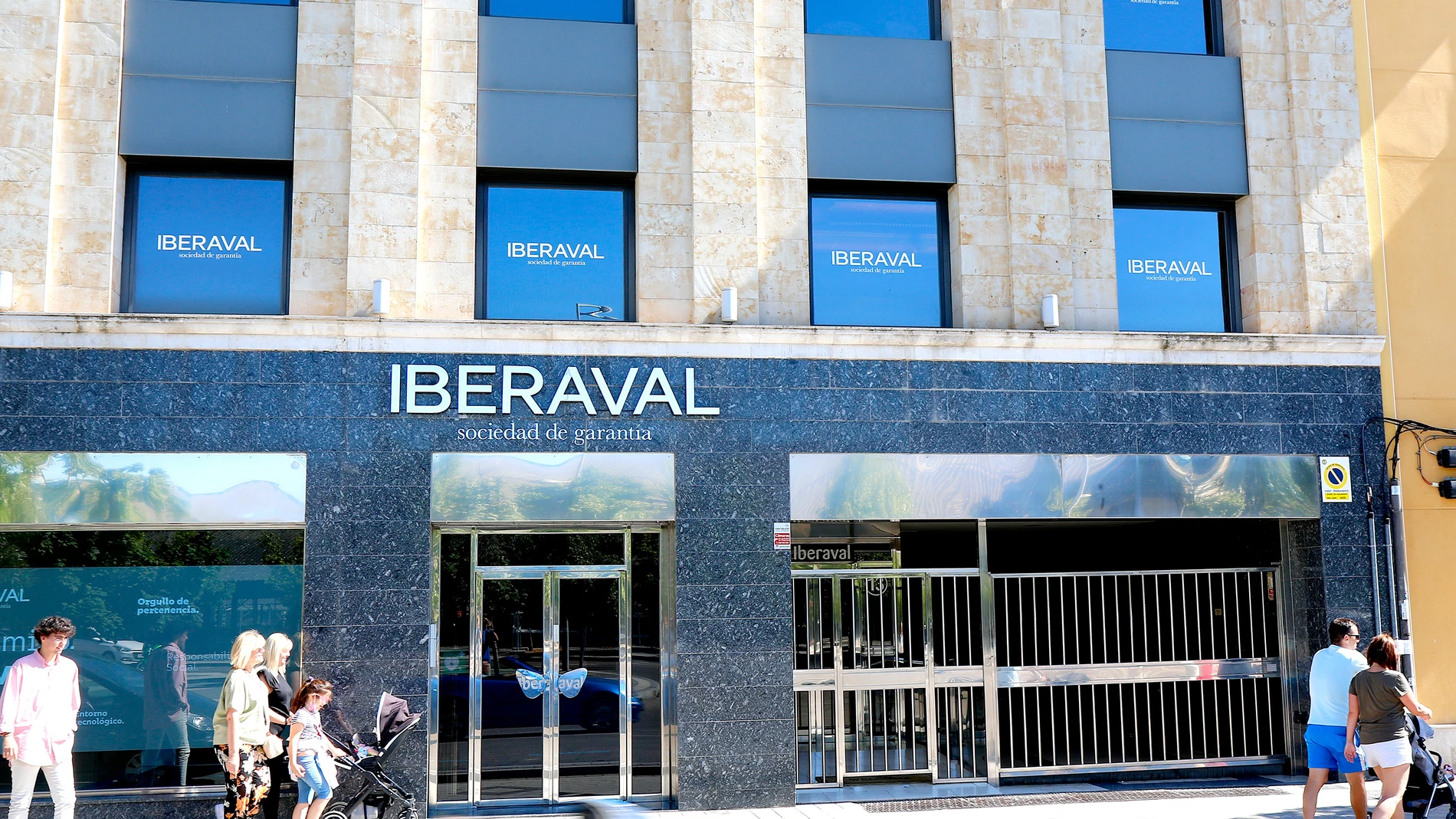 Fachada de la sede principal de Iberaval en Valladolid