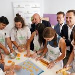 El consejero de la Presidencia, Jesús Julio Carnero, inaugura el Centro de Promoción Agroalimentaria de Castilla y León junto a Conrado Íscar, presidente de la Diputación de Valladolid, y el alcalde del municipio, Roberto Díez