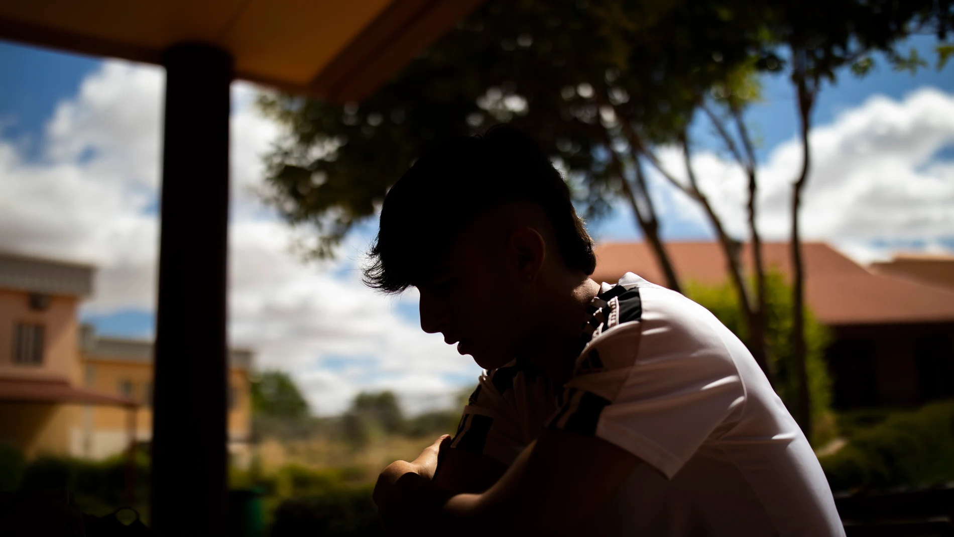 Carlos (nombre ficticio) entró en una espiral de violencia y consumo de drogas a los 13 años