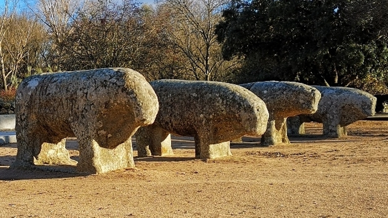 Los misterios que esconden los toros de piedra más famosos de España