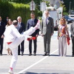 El lendakari, Iñigo Urkullu; el presidente del Gobierno, Pedro Sánchez; el Rey Felipe VI; la presidenta del Congreso, Meritxell Batet y el presidente del PP, Alberto Núñez Feijóo, observan el baile el 'Aurresku', a su llegada al homenaje a Miguel Ángel Blanco.