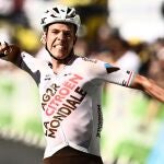Bob Jungels celebra con rabia su primer triunfo en el Tour
