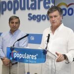 El secretario autonómico del PPCyL, Francisco Vázquez, analiza, junto a los procuradores del PP de Segovia, varios asuntos de actualidad política
