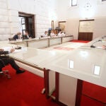 El presidente de la Junta, Alfonso Fernández Mañueco (i), preside la reunión del Consejo del Diálogo Social