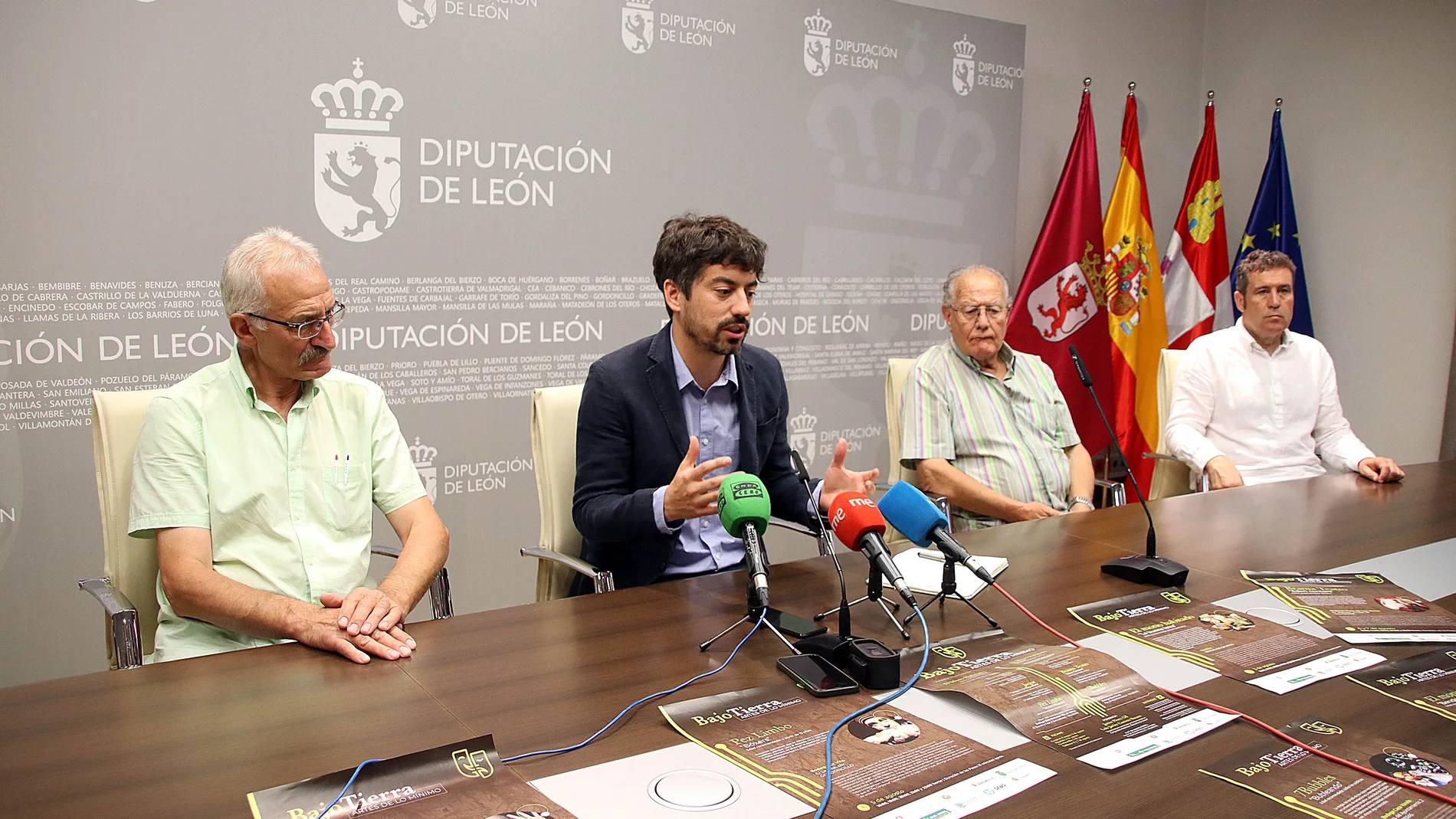 El diputado de Cultura, Arte y Patrimonio, Pablo López Presa, junto a representantes de los ayuntamientos organizadores y la empresa productora del evento