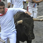 Los toros de la ganadería pacense de Jandilla durante el sexto encierro de los Sanfermines.