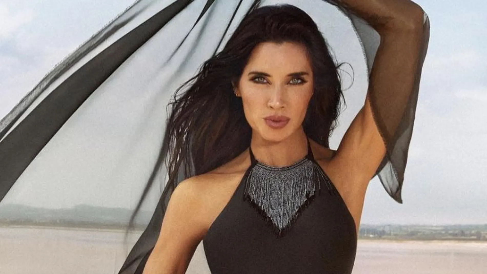 Pilar Rubio espectacular con el bañador viral de este verano.
