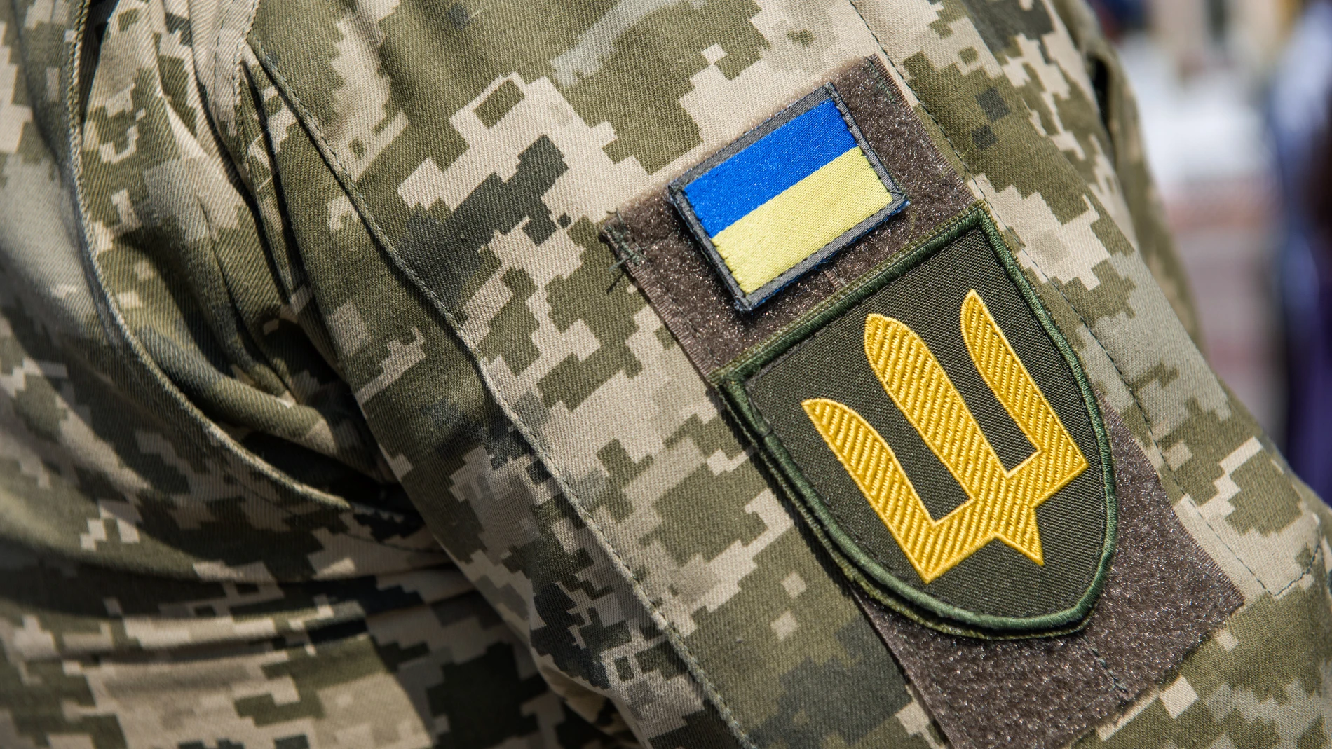 June 27, 2022, Warsaw, Mazowieckie, Poland: Ukrainian army badges are seen on the arm of a Ukrainian soldier. Polish and Ukrainian officials open an outdoor exhibition at Warsaw's Old Town of destroyed and burned out Russian tanks captured by the Ukrainians during the war. Officially named ''For our freedom and yours'' the exhibition is intended to show the horror of war and UkraineAs heroic defense. It is to be later shown in other European capitals like Berlin or Paris. 27/06/2022