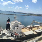 Barco exportando cereales ucranianos a través del puerto de Constanza, en Rumanía