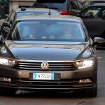 El coche del primer ministro italiano, hoy de camino al Palacio del Quirinal, hoy en Roma