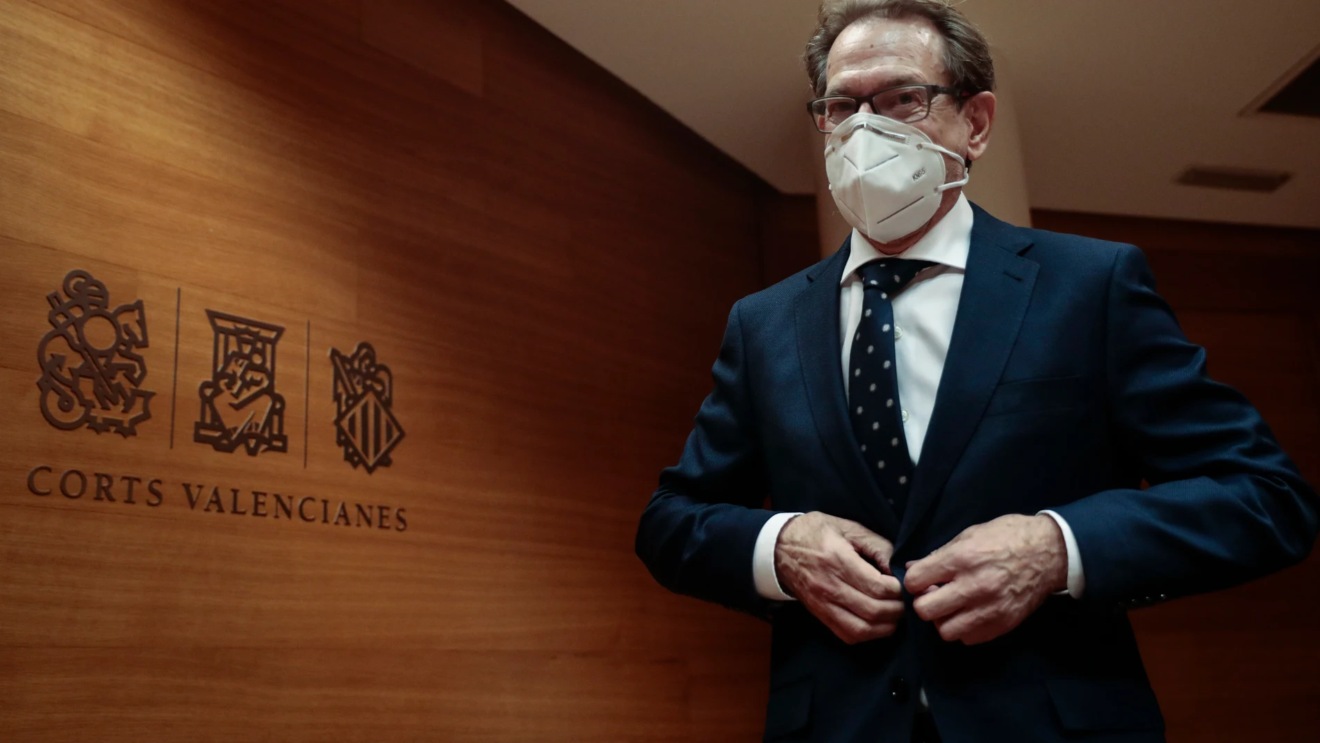 El conseller de Sanidad, Miguel Mínguez, informa en Les Corts sobre la evolución de la pandemia de la covid-19 en la Comunitat Valenciana y las medidas adoptadas para evitar la saturación hospitalaria ante el aumento de contagios