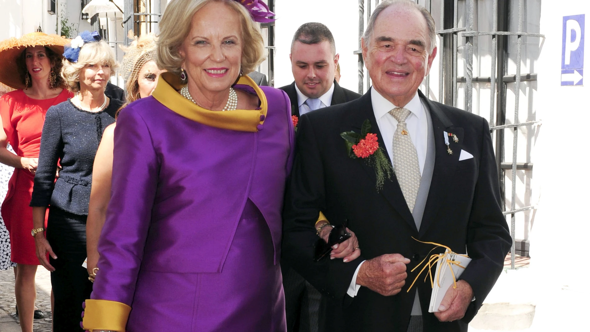 EL CONDE RUDI SCHOENBURG CON SU MUJER MARIA LUISA DE PRUSIA DURANTE LA BODA ENTRE SOPHIE VON SCHOENBURG Y CARLOS ANDREU EN RONDA
