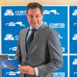 El portavoz del Grupo Parlamentario Popular en las Cortes de Castilla y León, Raúl de la Hoz, ofrece una rueda de prensa para presentar una iniciativa en materia de transporte