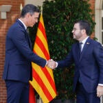 Una «mesa» con muchas líneas rojas