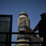 Un cinco de agosto de hace 50 años se concedió el permiso para la colocación del cartel de Schweppes de la plaza de Callao