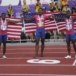Fred Kerley (en el centro) será una de las estrellas del Grand Slam Track
