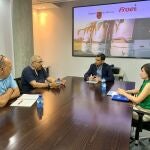 Antonio Torres; Juan Jesús Martínez; José Ramón Díez de Revenga, y Marina Munuera, durante la reunión mantenida hoy en la sede de la Consejería.