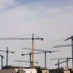 Venta y construcción de viviendas unifamiliares y pisos en el barrio del Canaveral en Madrid.