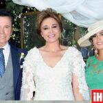 Ortega Cano y Ana María Aldón, el día de su boda, junto a Gloria Camila