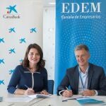 Hortensia Roig, presidenta de EDEM Escuela de Empresarios, y Xicu Costa, director territorial de CaixaBank en la Comunitat Valenciana