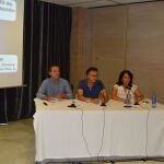 De izquierda a derecha: Pedro Fernández, Doctor Ingeniero Agrónomo, junto con José Luis Angosto, Ingeniero Técnico Agrícola, y María Gloria Lara, Ingeniero Técnico Agrícola