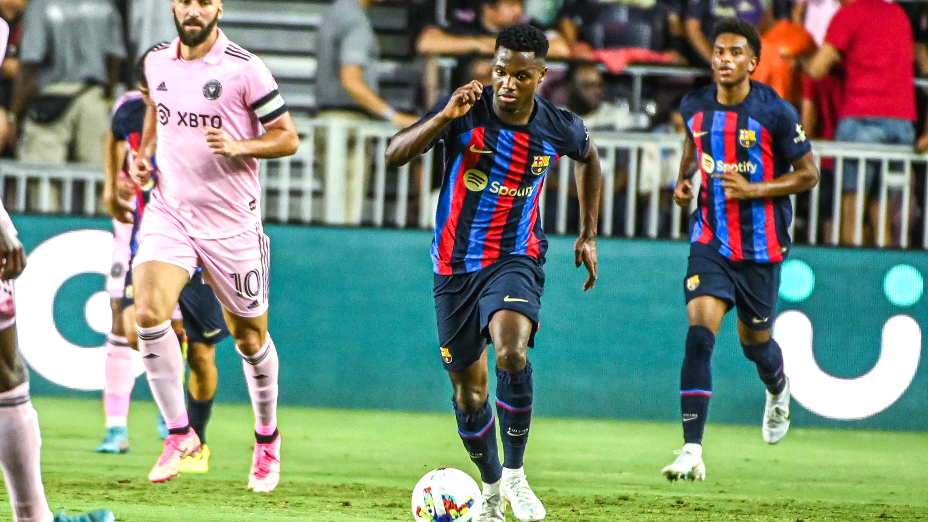 Ansu Fati marcó uno de los goles del Barcelona.