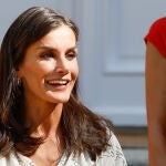 La Reina Letizia con vestido de Hugo Boss.