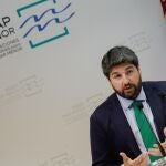 El presidente de la Comunidad, Fernando López Miras, tras reunirse con la vicepresidenta tercera del Gobierno y ministra para la Transición Ecológica y el Reto Demográfico, Teresa Ribera, con motivo de la puesta en marcha de la Oficina del Mar Menor