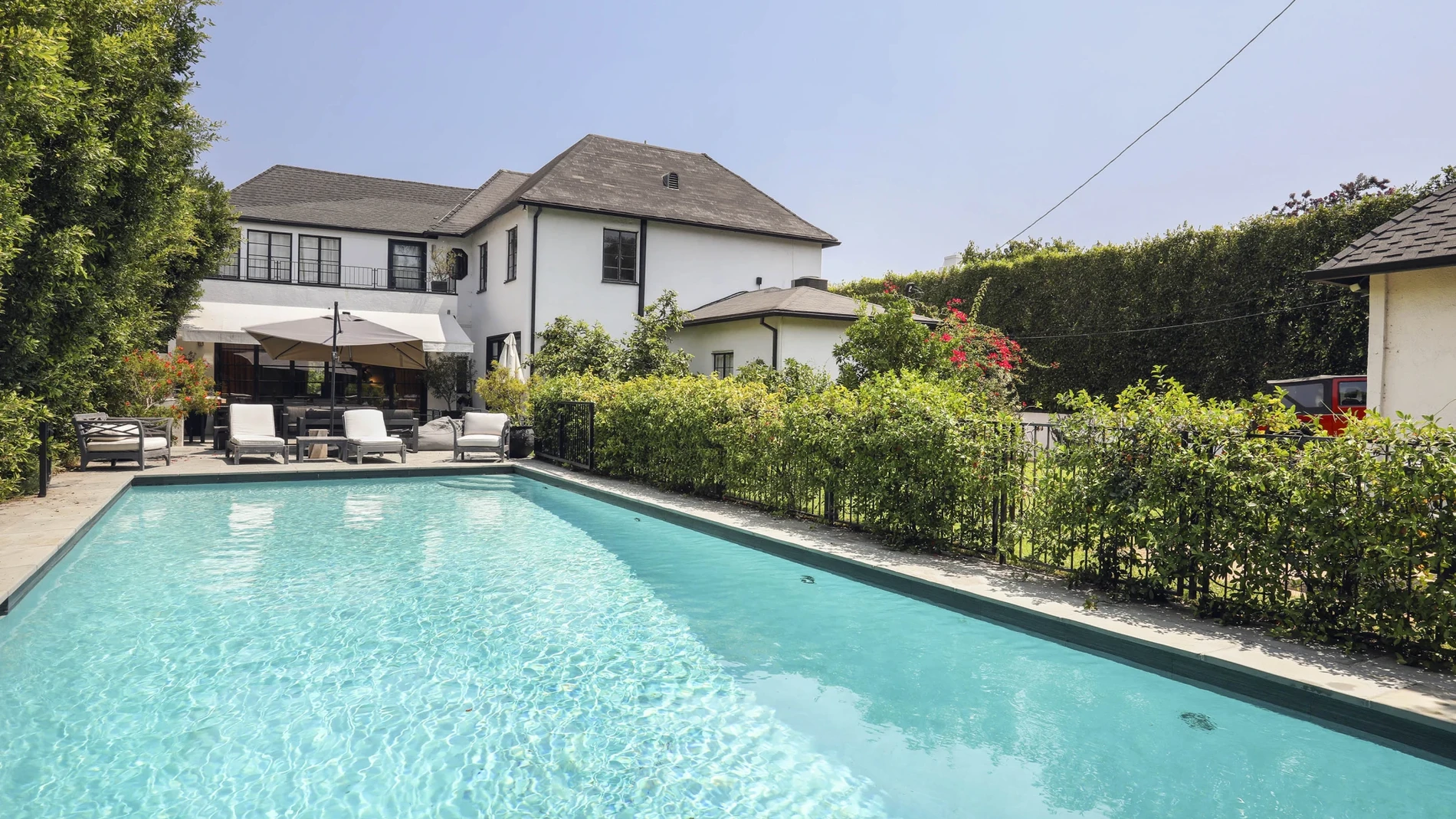 Exterior de la mansión en alquiler.