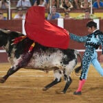El diestro Cayetano Rivera Ordóñez durante una corrida celebrada este viernes en la plaza de toros de Fuengirola, en Málaga. EFE/Daniel Pérez (Foto de archivo)