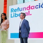 El portavoz del equipo para la refundación y diputado en el Congreso, Guillermo Díaz, junto a la coordinadora para el Equipo para la Refundación y vicealcaldesa de Madrid, Begoña Villacís durante la presentación de la Declaración de Principios de la Refundación Liberal en la sede del partido.
