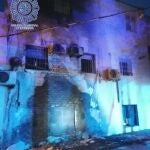 Estado de la fachada del bar de Dos Hermanas tras el incendio provocado en su terraza