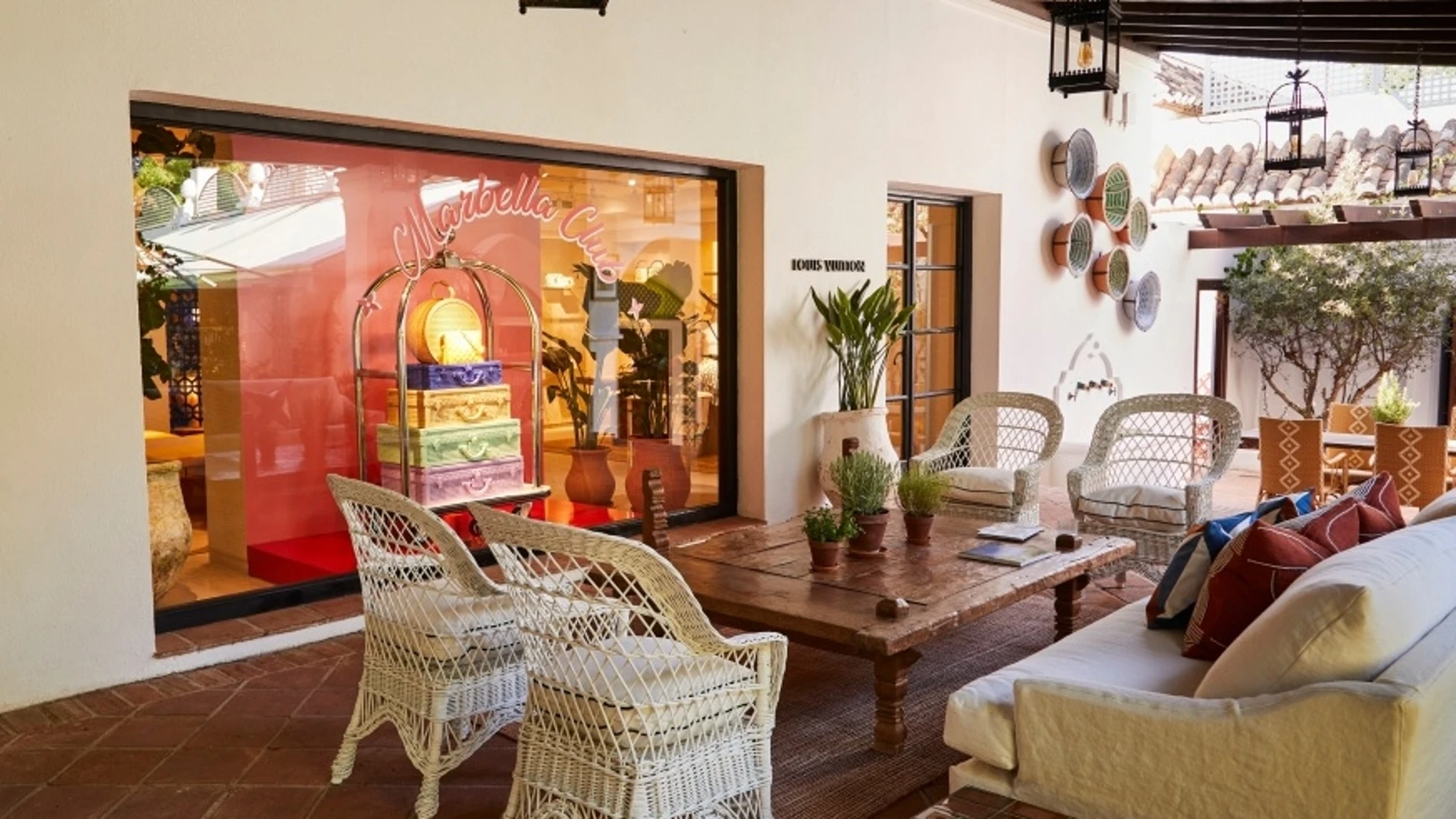 Una de las entradas a la pop-up store de Louis Vuitton en el Marbella Club Hotel