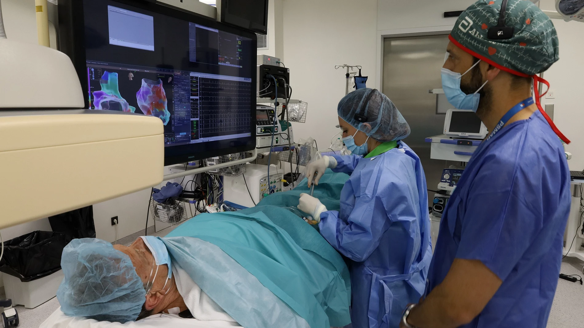 El doctor Vallés durante el procedimiento