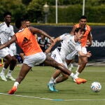 Álvaro Odriozola en una entrenamiento del Real Madrid.